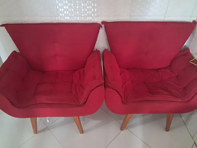 2 poltronas vermelhas