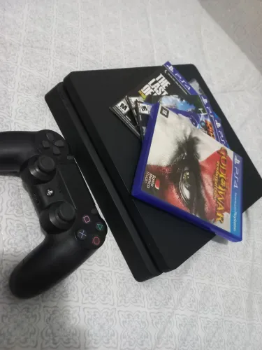 Playstation 4 Slim - 500GB + 4 jogos