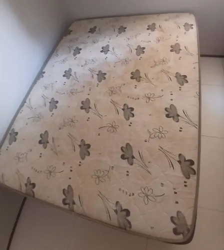 Cama Box de Casal Usada 