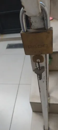 Vendo um cadeado n. 05 pardo 