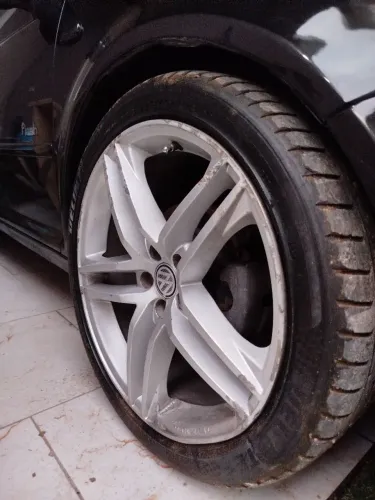 Rodas R18 + pneus 225/40