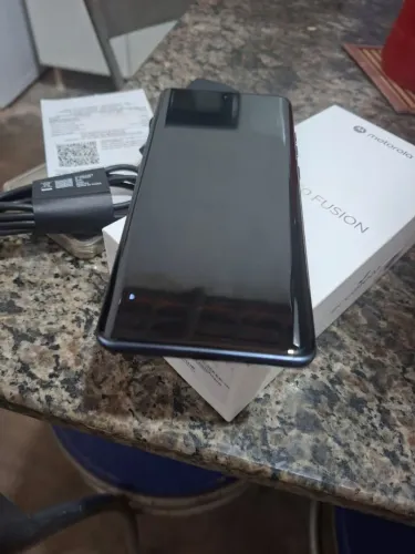 Moto Edge 60 fusion 256 gigas 2 meses de uso novo na garantia 1600$ tel e ZAP *62