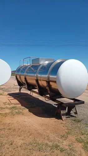 Tanque pipa inox de 10 mil litros água potável pra caminhão toco