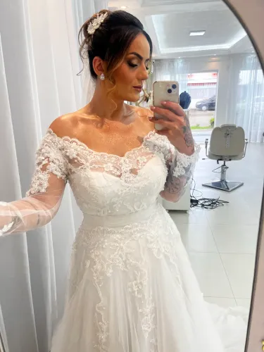 Vestido de Noiva (TAM 42) + Véu e grinalda 