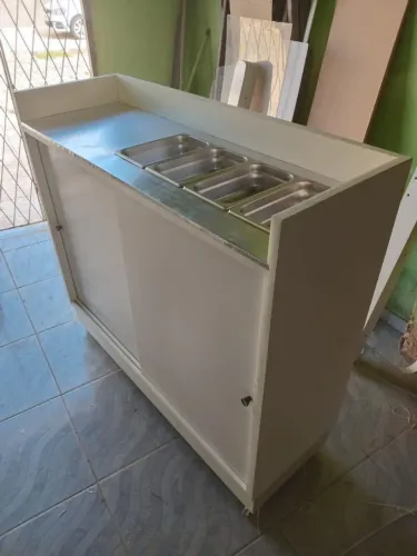 Balcão de hot dog. Leiam a descrição 