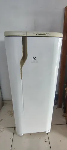 Geladeira Electrolux Degelo Prático (ENTREGA GRÁTIS)