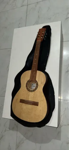 Vende-se violão novo, vem com capa junto
