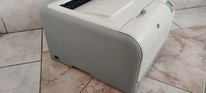 Vende se impressora Hp colorjet CP 1215