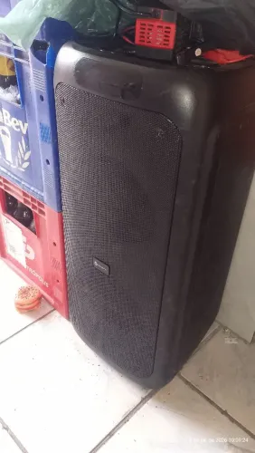 Vendo caixa de som tocando perfeitamente precisando trocar apenas a bateria mas é barato