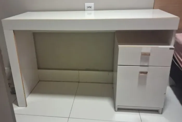 Escrivaninha Permobili Usada