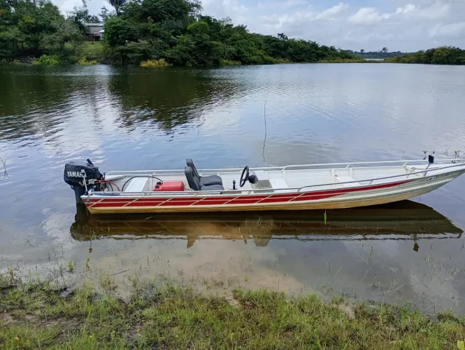 Vende-se está com 6 metros de comprimento.