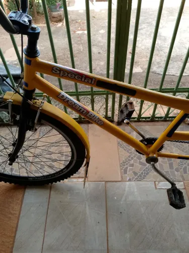 Vendo ou troco bicicleta triciclo em carro