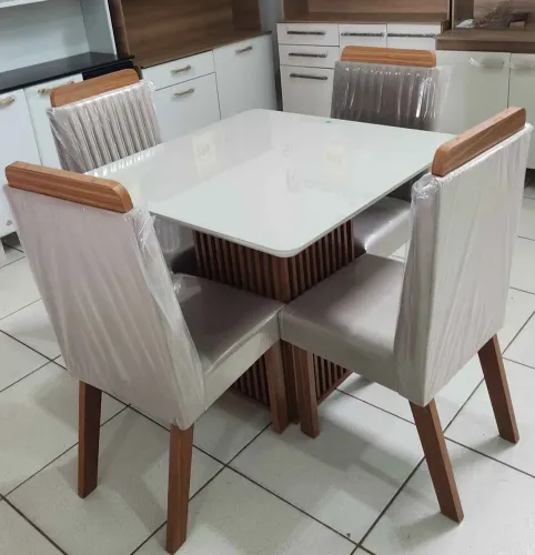 Mesa 4 Cadeiras com Tampo de Vidro 90x90 Nova