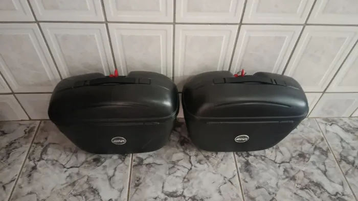 Baús laterais GIVI