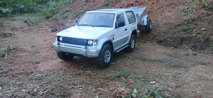 Modelo Mitsubishi Pajero 4x4 no rádio controle