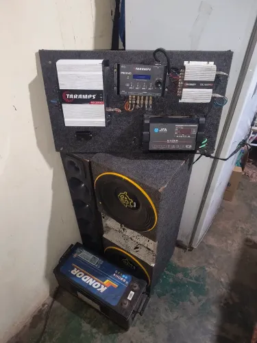 Som automotivo 2 spyder de 1250rms cada. Sistema completo