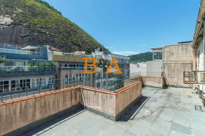 B&A Vende Cobertura Duplex em Rua Nobre de Copacabana - Ideal para Reforma