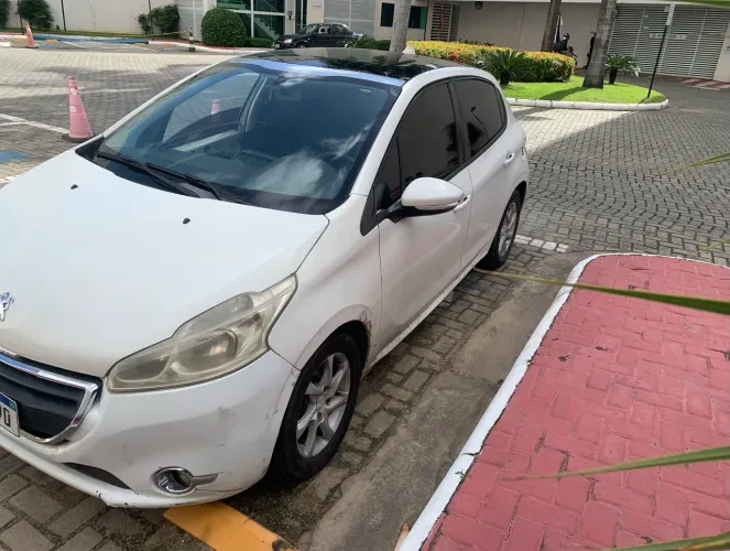 Peugeot 208 Allure 1.5 Flex 8V 5P 2015