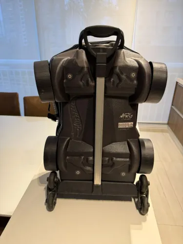 Mochila hotwhels com rodinhas - super conservado