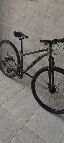 Estou vendendo uma bicicleta aro 29 .400