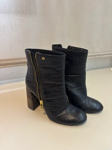 Bota preta Raphaella Booz 34