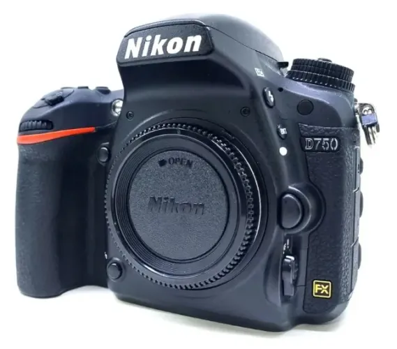 Câmera Nikon D750 - Fullframe 24mp - Corpo (Semi nova) na caixa.