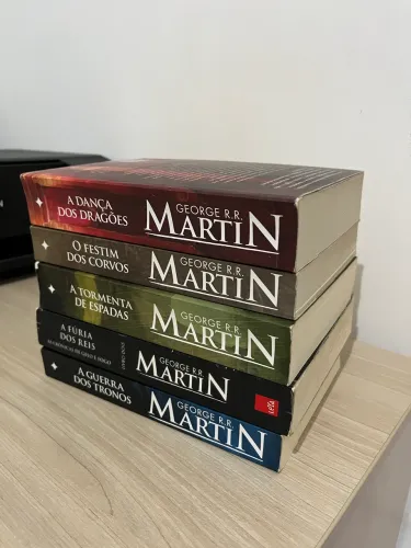 Livros- crônicas de gelo e fogo