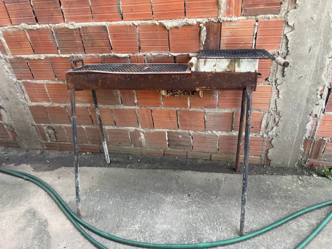 Vendo essa churrasqueira de ferro top