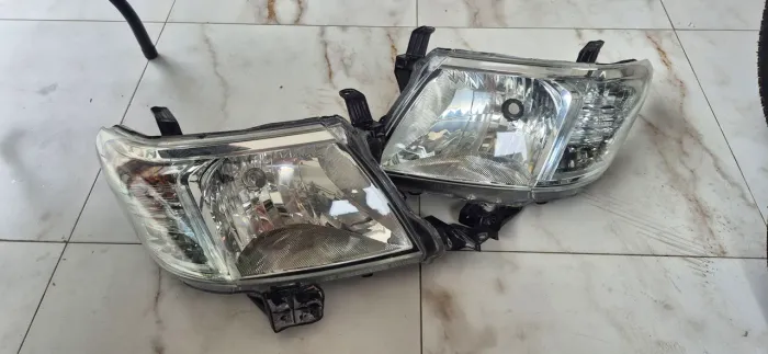 Par de Faróis e Lameiros dianteiros Hilux 2012 a 2015 Originais 