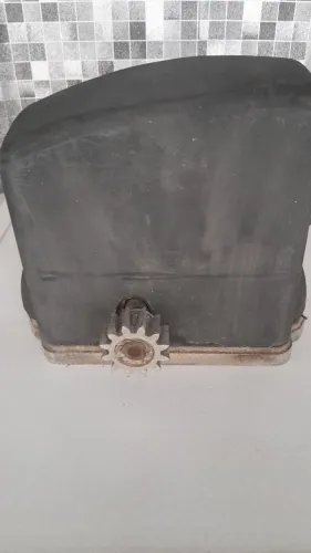 Motor de portão garagem.