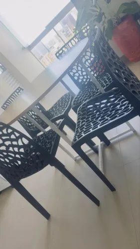 Vende mesa com cadeiras