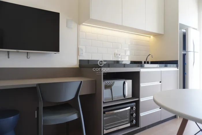 STUDIO MOBILIADO A 90 METROS DA PUC-PR | PRONTO PARA MORAR OU INVESTIR