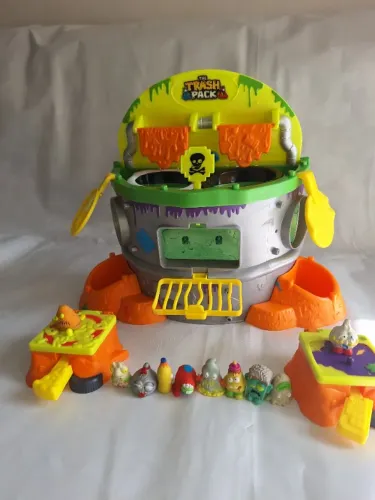 BRINQUEDO THE TRASH PACK- MÓDULO LIXO GAME SEMINOVO, PERFEITO-VÁRIOS TRASHIES