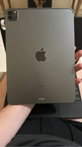 iPad Pro 11 + Apple pen + keyboard 