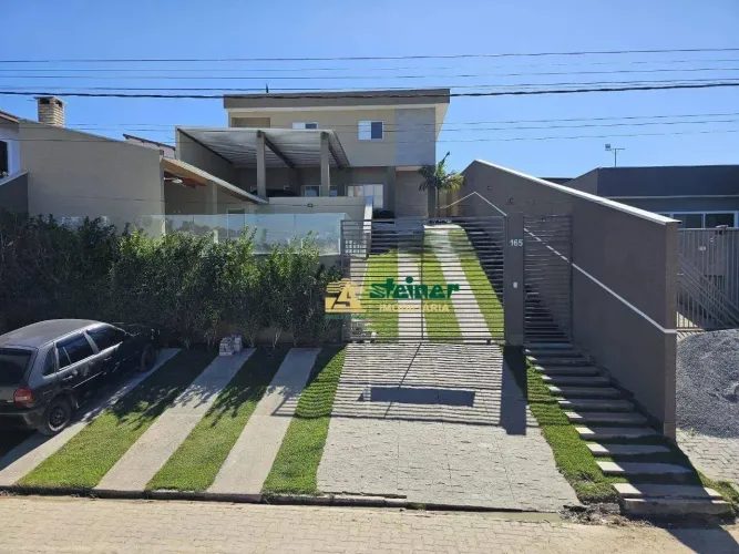 Sobrado com 4 dormitórios à venda, 265 m² por R$ 1.400.000,00 - Centro - Igaratá/SP