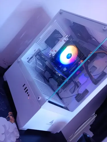 PC gamer pronto pra uso.<br>?RX 550 4GB dedicada<br>?SSD TOTAL de 240GB<br>?cooler ARGB.