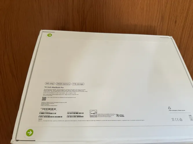MacBook Pro 14 M5 24GB - 1TB SSD 