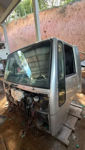 Cabine Ford cargo 2428 ano 2011 