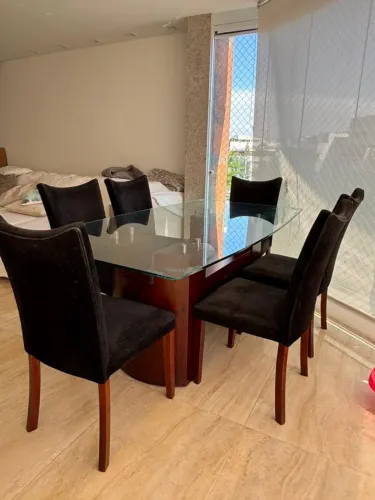 Mesa, Seis Cadeiras, Buffet, Chaise e Rack