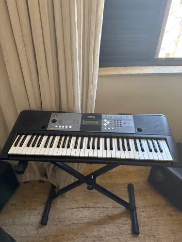 Teclado Yamaha PSR-E233 + Suporte