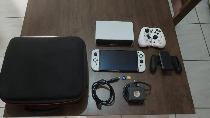 Nintendo Switch OLED 64gb.