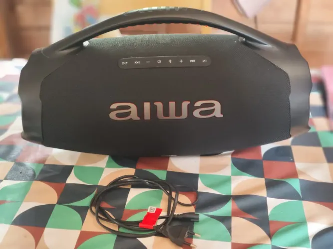 AIWA Boombox Plus AWS-BBS-01-B, com 200 W RMS.