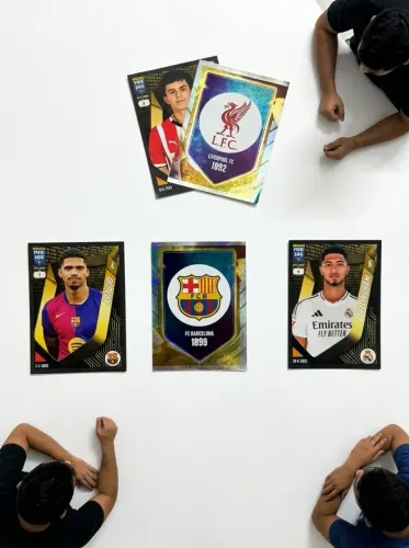 Figurinhas Panini FIFA 365 10 Years 2025