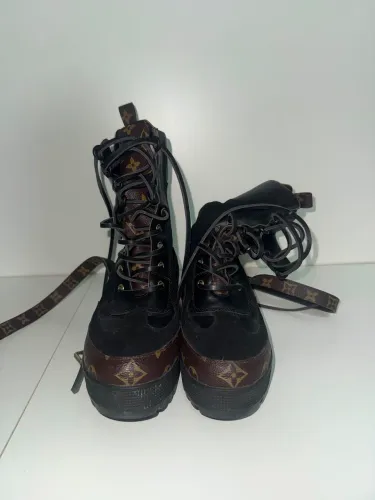 Bota Louis Vuitton Laureate Platform Desert - Tamanho 38