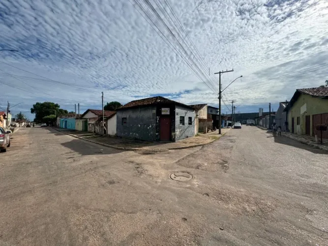 Vendo Terreno com 03 construçoes no Centro de Porto Nacional-TO