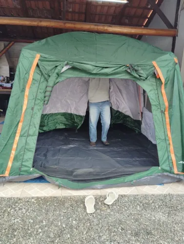 Vende-se barraca de camping de 8 A12 pessoas 4mil milímetros de chuva usada um única vez 
