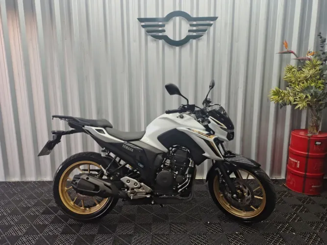 YAMAHA FZ25 250 FAZER CONNECTED 2025 Gasolina