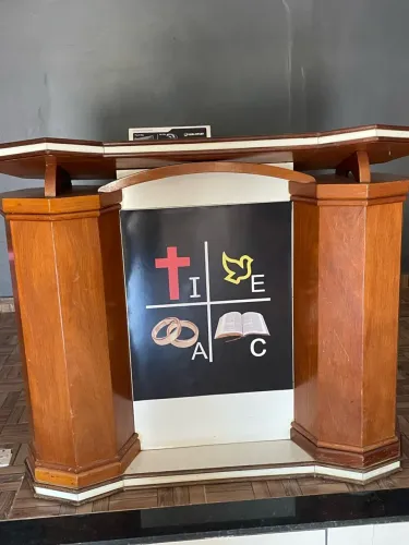 PÚLPITO DE MADEIRA PARA IGREJA 
