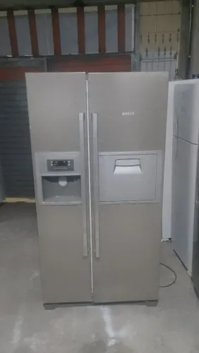 Geladeira Bosch side by side Frost Free 