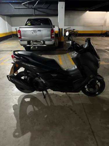 Vendo Yamaha NMAX Preta , estado nova